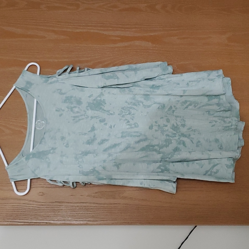 Green tie dye Maurices top Size M